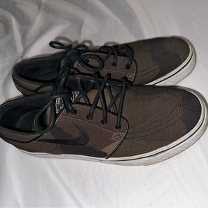 Nike janoski camo